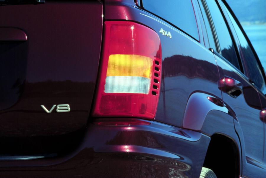  Jeep Grand Cherokee 1999 года  (фото 17 из 80)